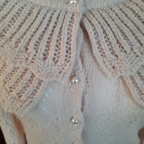 ASTR The Label Ivory Ruffle Cardigan Size XS - Picture 3 of 8